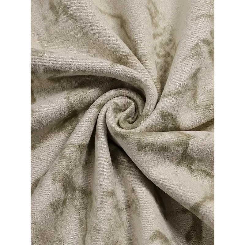 Bej ve gri renkte kıvrımlı kumaş.