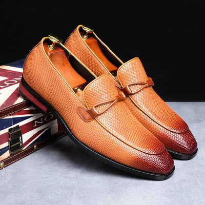 Tan deri Lusso Oxford Loafer, dokulu yüzey ve dekoratif kayış detayı ile