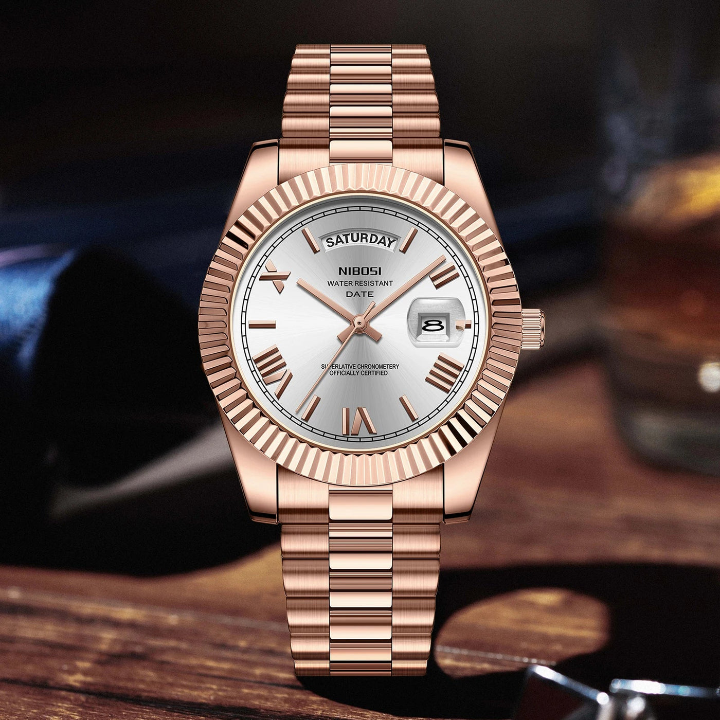 Gül altın lüks NIBOSI® Erkek Gündüz Tarihli Saat, romen rakamlı ve fluted bezel ile