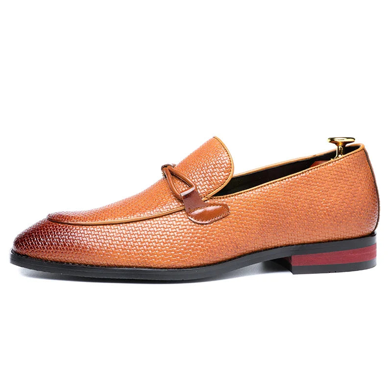 Kahverengi deri oxford loafer, doku detaylı yüzey ve dekoratif metal tokası ile Lusso Oxford Loafer