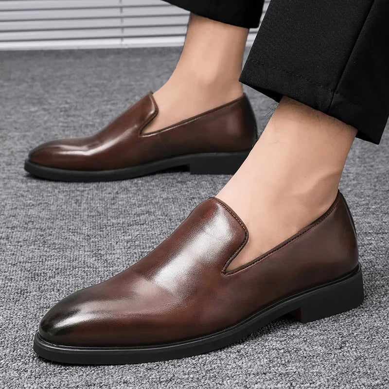 Brown hakiki deri loafer ayakkabı with sleek pointed toe in Accogliente collection