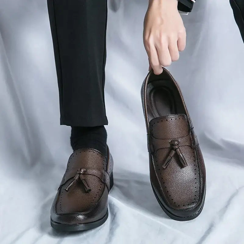 Albizzano kahverengi deri püsküllü loafers, corlen günlük unisex için şık bir seçim