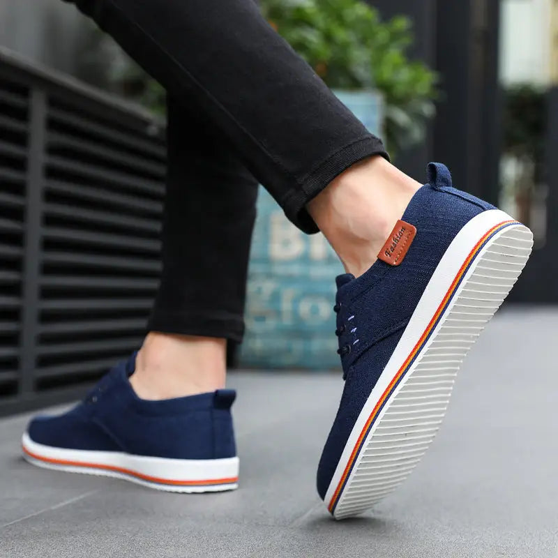 Amalfi navy mavi kanvas sneaker, beyaz taban ve turuncu detaylarla akdeniz esintili