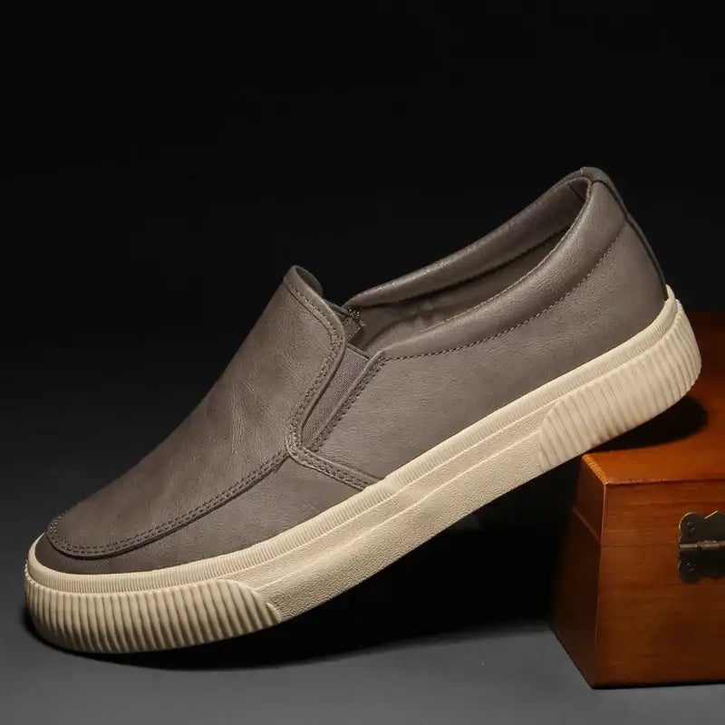 Gray leather slip-on casual shoe with white rubber sole, zarif tasarımı, Camporella