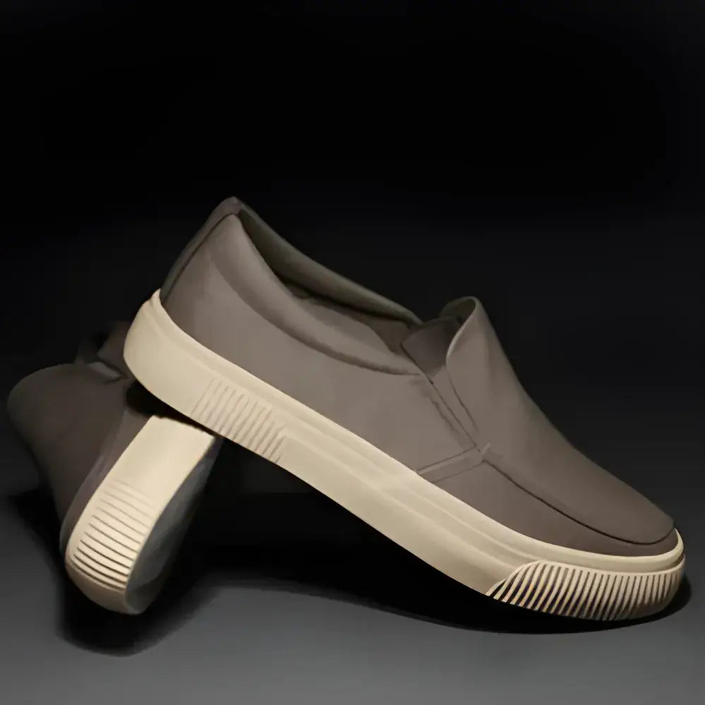 Camporella gri slip-on sneaker, zarif tasarımıyla günlük unisex kullanım için ideal