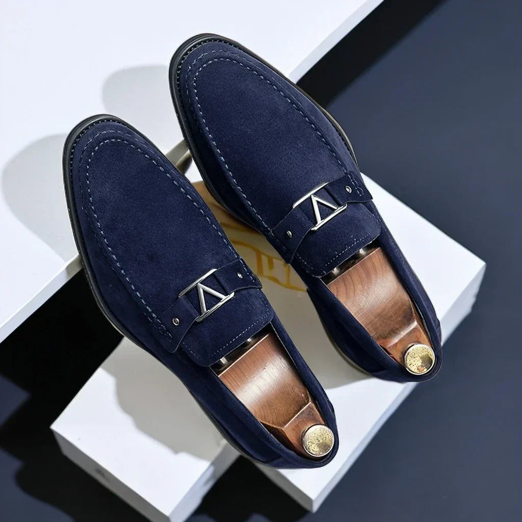 Navy mavi süet loaferler, metallic donanım ile Eleganza Reale yeni koleksiyonlardan