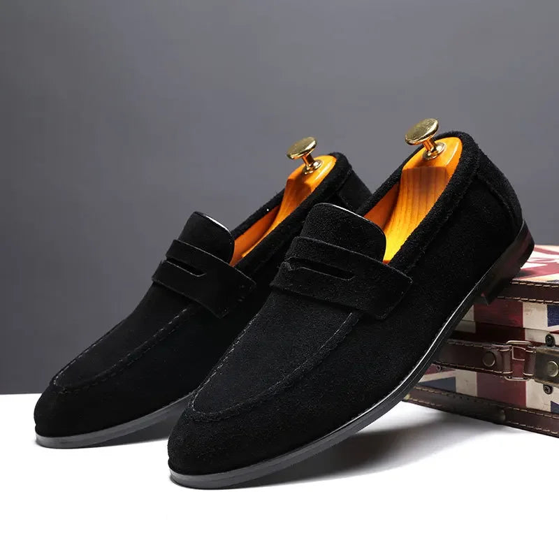 Black suede penny loafers with wooden shoe trees from Mandi erkek Yazlık collection