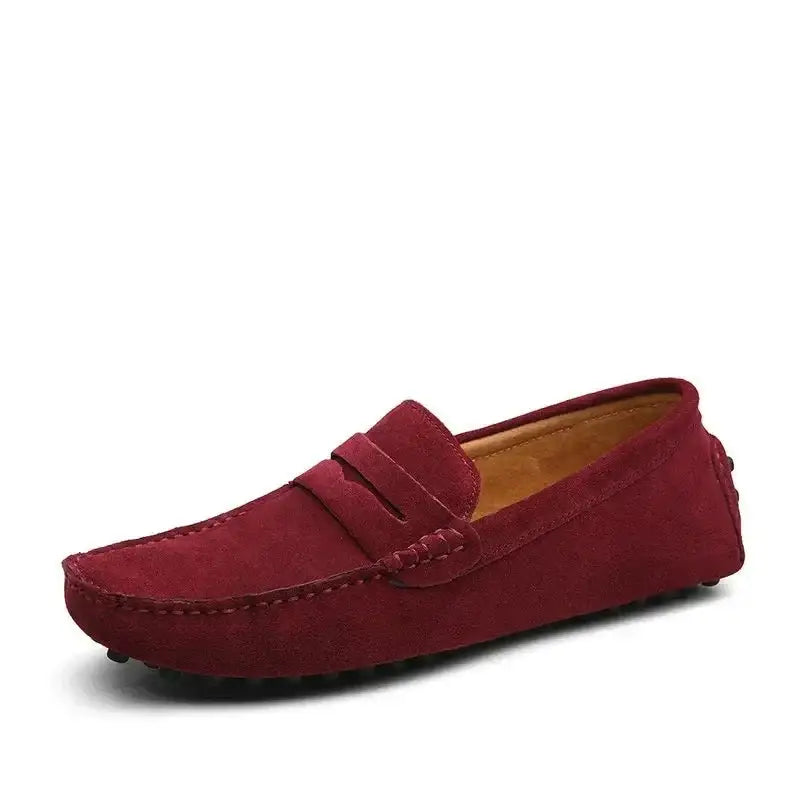 Mokasen dikişli bordo süet penny loafer.