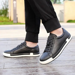 Fendrald Black leather sneakers with white soles for gorlin unisex günlük kullanımı