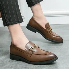 Fiorenza zarif tasarımı ile Brown leather koril erkek loafer, gold metal buckle detaylarıyla