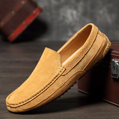 Hollingbury tan suede deri loafer ayakkabı, moccasin stili dikişi ile ortamda şıklığı sunar