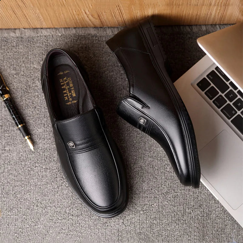 Intramontabile loafers, yapımı deri ayakkabı, şık siyah deri slip-on ayakkabılar