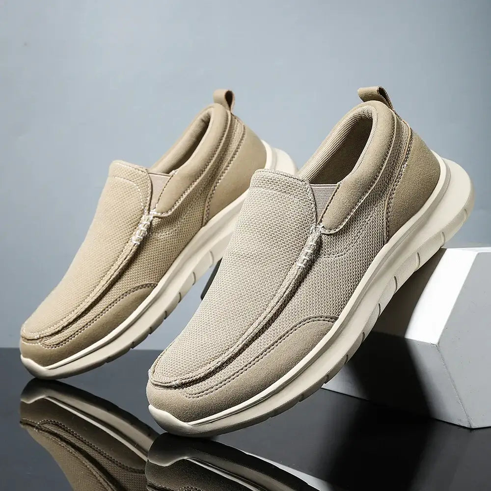 Lacervo bej kanvas slip-on loafers, Muriel erkek günlük ayakkabı ile şıklığı yansıtıyor