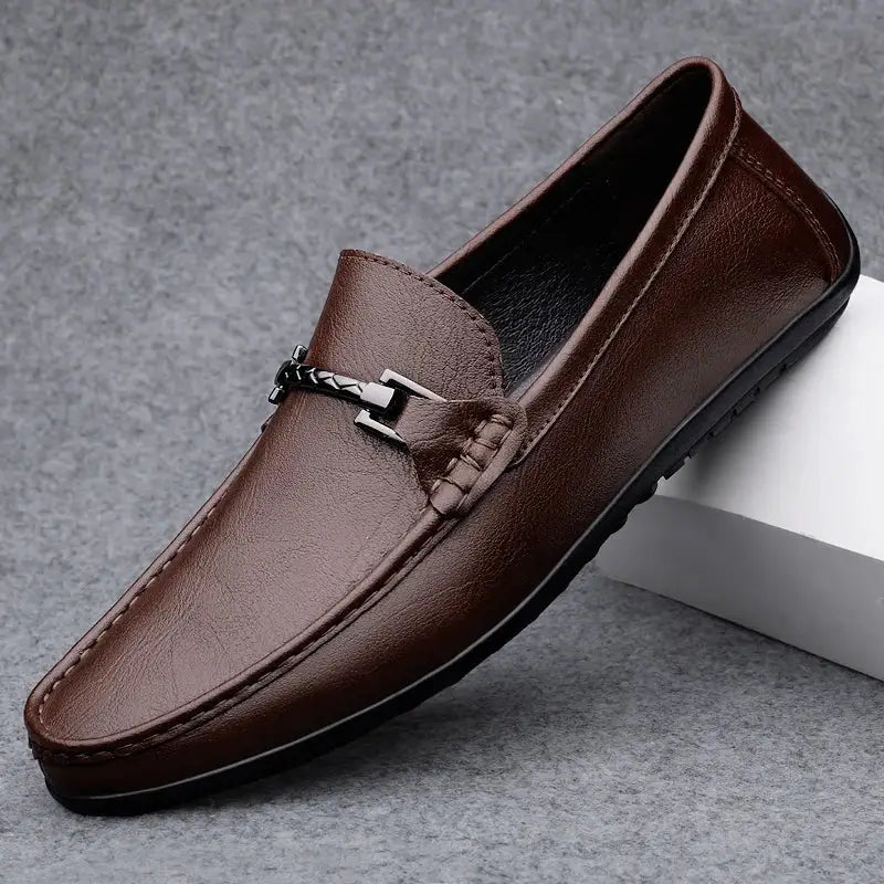 Modern tasarımıyla Lamberti Naro Erkek Loafer, metal tokalı kahverengi deri ayakkabı