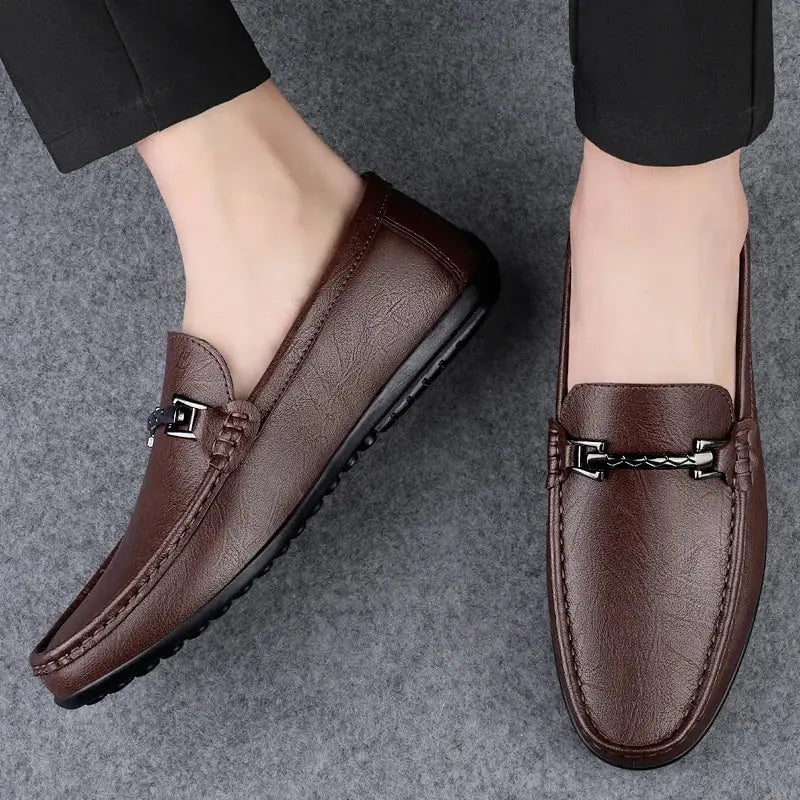 Lamberti Naro Erkek Loafer, modern tasarımıyla metal tokalı kahverengi deri ayakkabılar