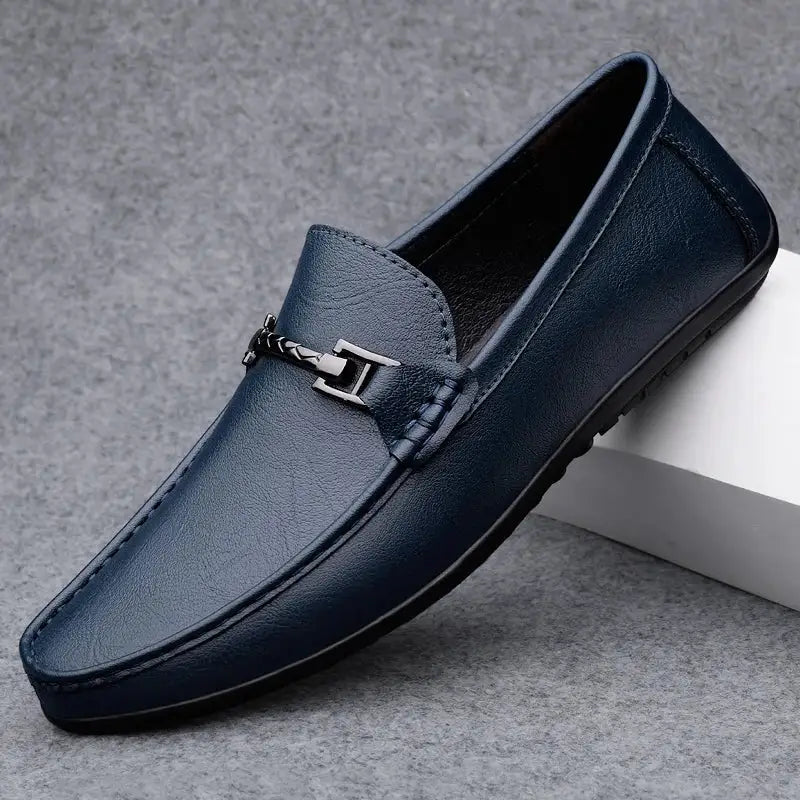 Navy mavi deri Lamberti naro erkek loafer, modern tasarımı ve metal toka detayıyla