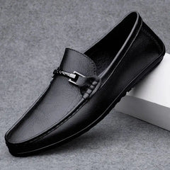 Lamberti Naro erkek loafer, modern tasarımı ve metal toka detayı ile şık