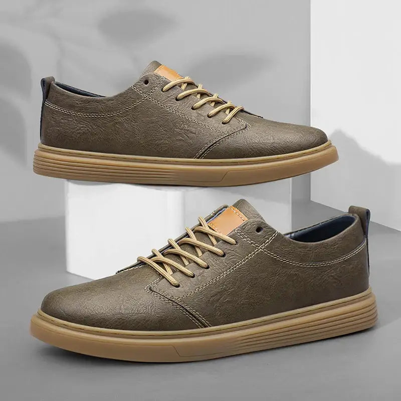 Luminare Olive renkli deri sneakers, tan lastik taban ve bej bağcıklarla şık erkek ayakkabı