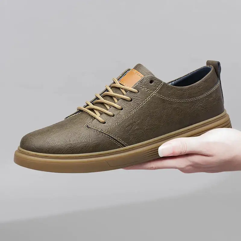 Olive yeşili deri sneaker, tan renkli bağcıklar ve lastik taban ile Luminare erkek ayakkabı