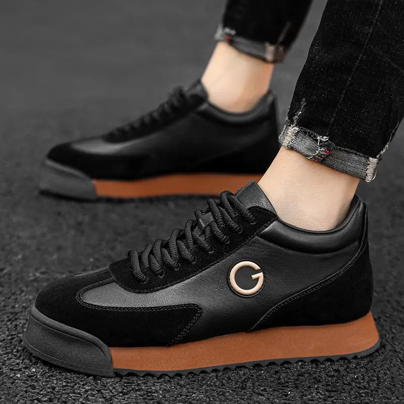 Luminetto siyah sneaker, altın G logosu ve kahverengi kauçuk taban ile erkek sneakers