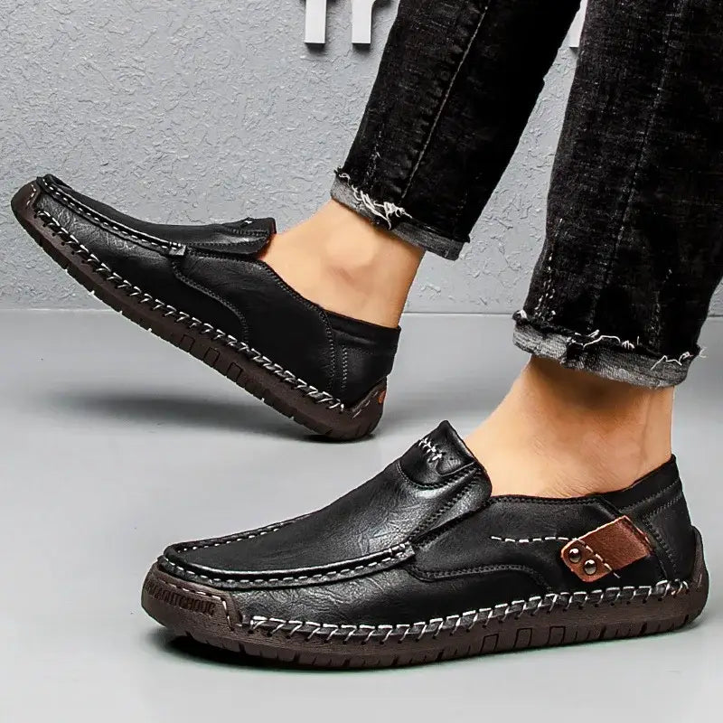 Ravellia siyah deriden slip-on loafer, marlor günlük ayakkabı ile adımda rahatlık sağlar