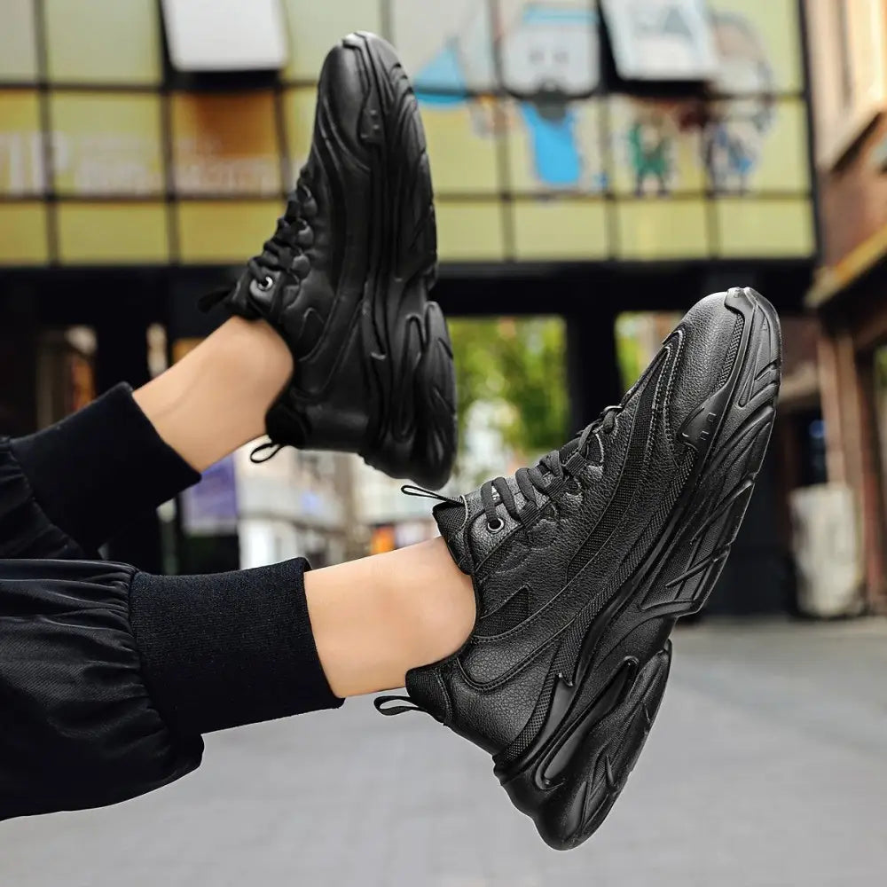 All-black chunky athletic sneakers Trezzano, elitwalk enigma erkek tasarımıyla